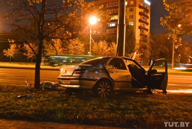 peugeot вылетел в столб: погиб 25-летний водитель