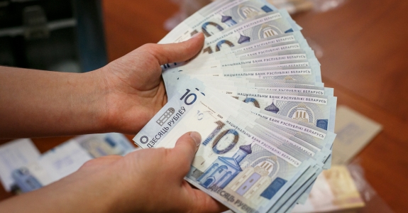 Average wage in half of Belarusian districts is lower than $300