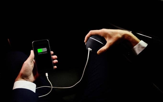 Teenager invents phone charger which generates energy from the human body