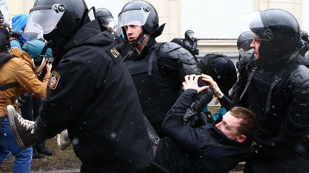 Al Jazeera: Scores detained after defying Belarus protest ban