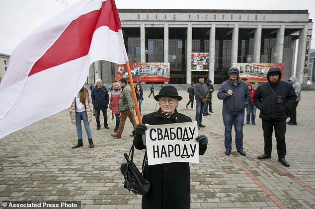 Belarus protest draws 400 despite main organizer's arrest