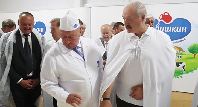 Лукашенко получил жесткий ответ из России. Экономисты призывают "не жевать сопли"