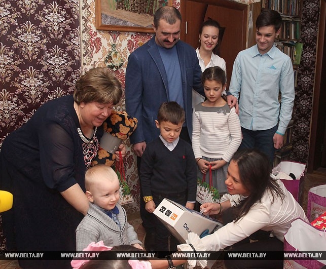 Лукашенко внуки фото thumbnail