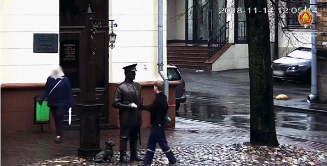 Teenager detained for slapping policeman's sculpture in Minsk