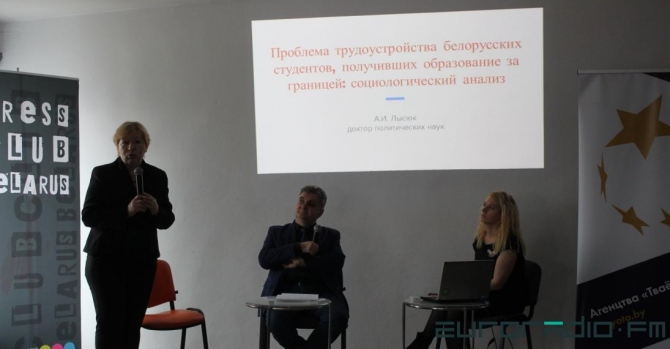 Russian propaganda plays a role in 'brain drain' from Belarus - expert