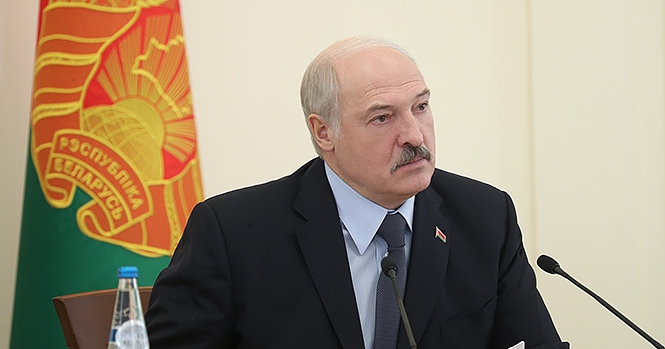 "Уже залазят в карманы". Лукашенко рассказал о ценах, пенсиях и зарплатах