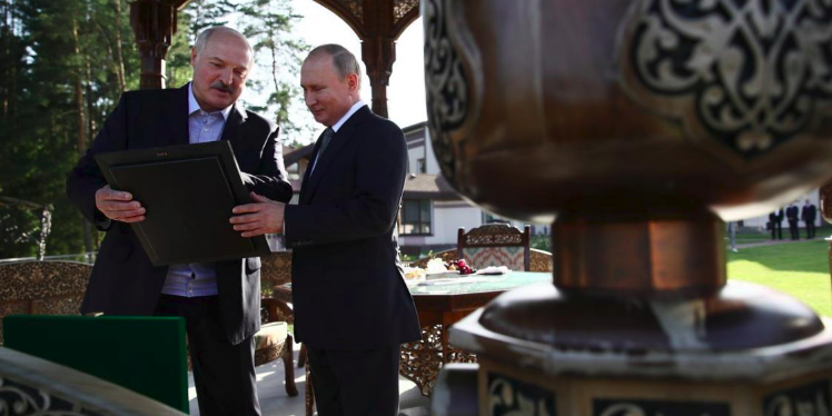 Lukashenka tired of 'crawling in front of big brother'