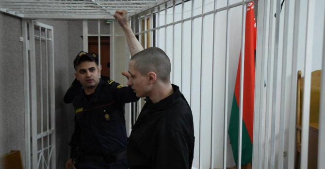 Anarchist Zmitser Paliyenka attempts to cut wrists demanding open trial