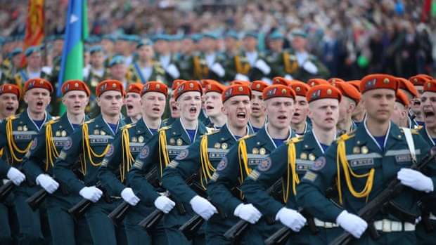 Thousands turn out for VE Day parade in Belarus despite Covid-19 concerns