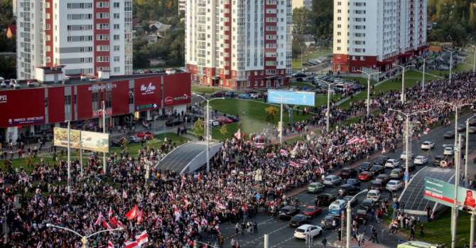 Tens of Thousands March In Minsk Demanding Release of Belarusian Political Prisoners
