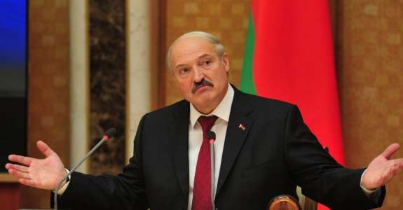 Teachers 'urged' to sign postcards for Lukashenka