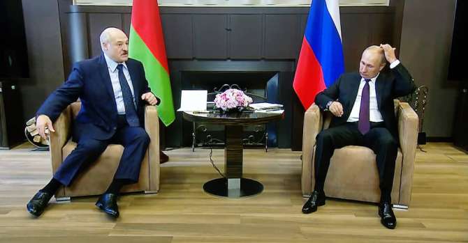 «Падение Лукашенко — это страшный сон Путина». Протесты в Беларуси и России: сходство и отличия